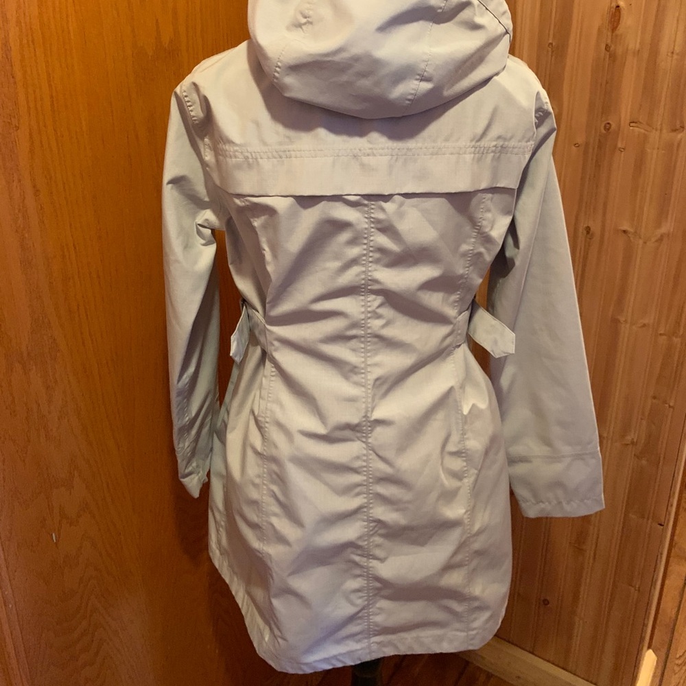Lightweight fitted gray Rain coat